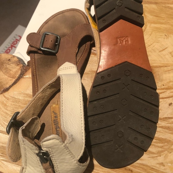 CATAPILLAR White and Tan Leather Sandals. Size 8 - Picture 3 of 3